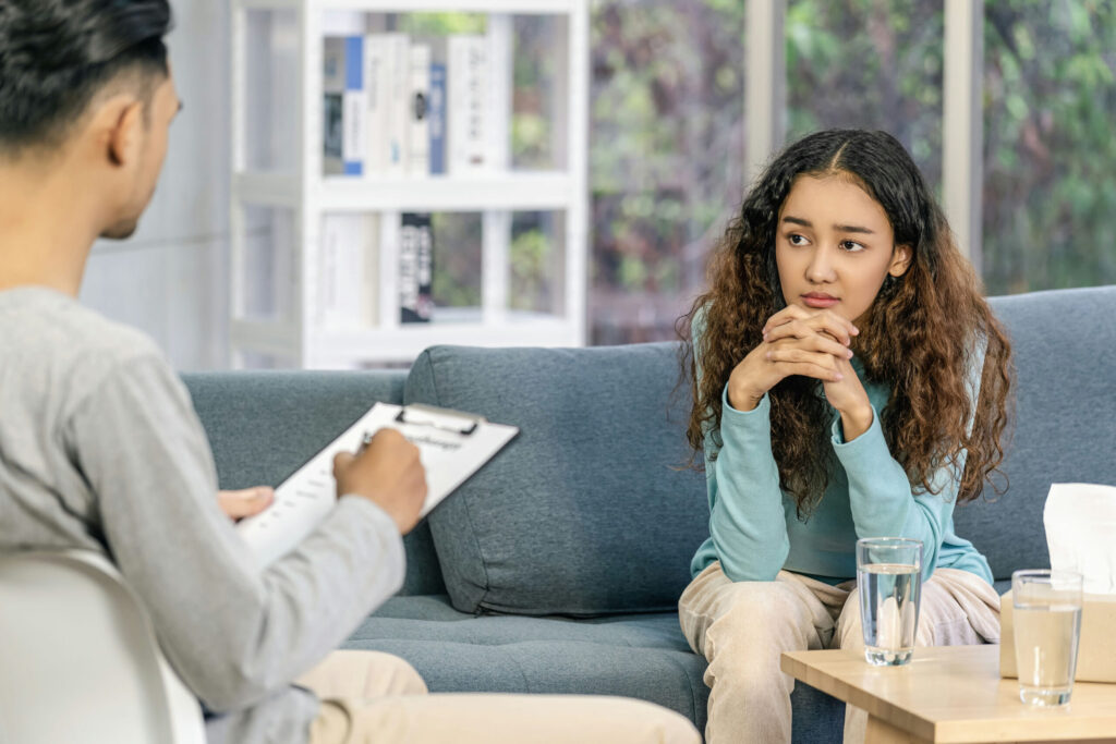 Therapist providing dual diagnosis care to a teen with anxiety and addiction in Massachusetts.